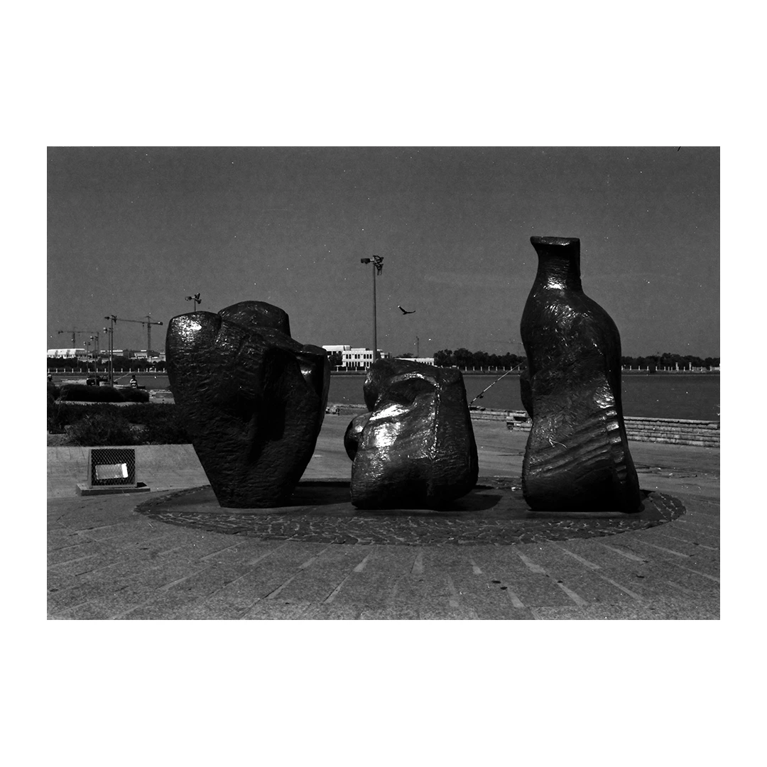 Three Piece Reclining Figure No. 1 - Henry Moore